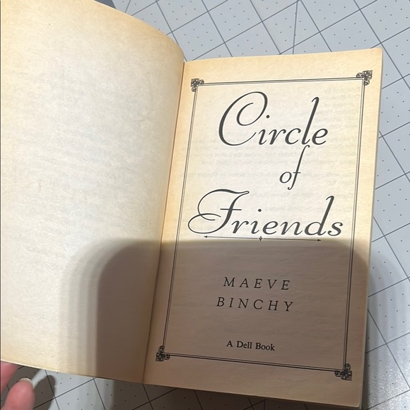 'Circle of Friends' Book - Picture 8 of 9